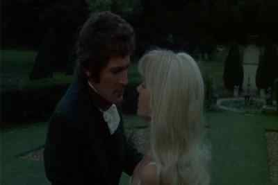 Excuse me.
Does Mrs. Chabert live here? - Lust for a Vampire
