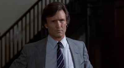 - Excuse me, does he work here?
- You mean Mr. Fewster? - Rollover