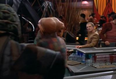 Excuse me. Excuse me. - Star Trek: Deep Space Nine