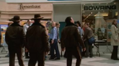 Excuse me, folks.
Listen up. Excuse me. - The Dead Zone