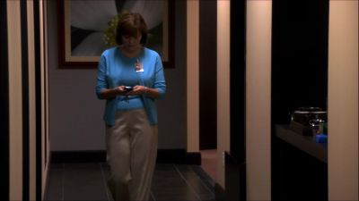 Excuse me. Hey. Hi. - Burn Notice
