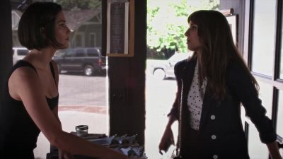 - Excuse me.
- Hi, can I get you a table? - Pretty Little Liars