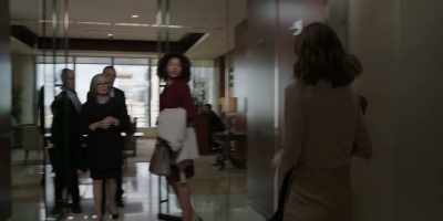 - Excuse me, I have to...
- I know where you work, - The Good Fight