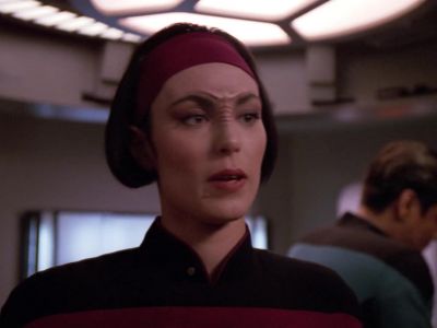 Excuse me, I need some help... - Star Trek: The Next Generation