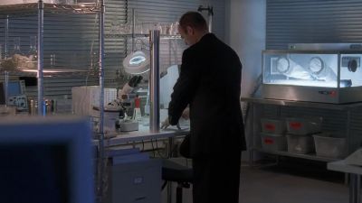 Excuse me. I'm looking for Dr Vitagliano. - The X-Files