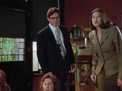 Excuse me, I'm looking for Molly. - Lois & Clark: The New Adventures of Superman