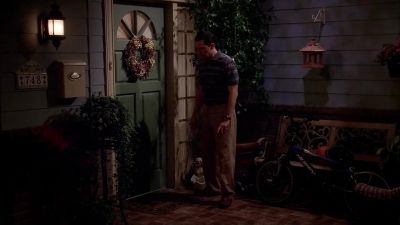 Excuse me,
is this Judith Harper's house? - Two and a Half Men