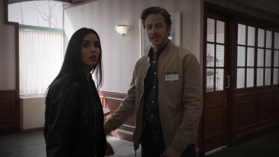 -Excuse me!
-Oh, I'm sorry. I apologize. - Manifest