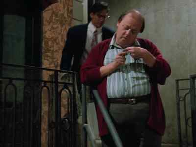 - Excuse me.
- Oh, Kent, I-I found it! - Lois & Clark: The New Adventures of Superman