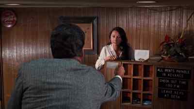 Excuse me, room 22?
Who's registered, please? - Marlowe