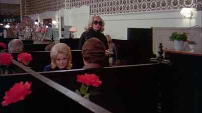 Excuse me. - Minnie and Moskowitz