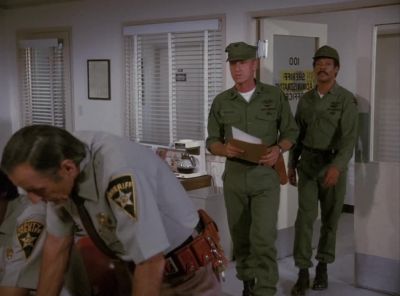 Excuse me.
Sheriff Bickford? - The A-Team