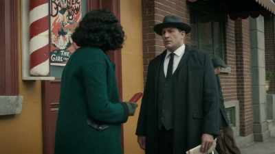 - Excuse me, sir! Do you have a - Frankie Drake Mysteries
