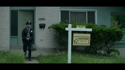 Excuse me, sir. It's a crime scene. - Mindhunter