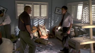 Excuse me, sir. You the occupant? - Dexter