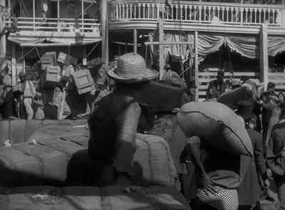 - Excuse me, soldier!
- Bull's-eye! - The Plainsman