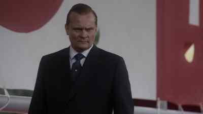 - Excuse me.
- Sorry. - The Man in the High Castle