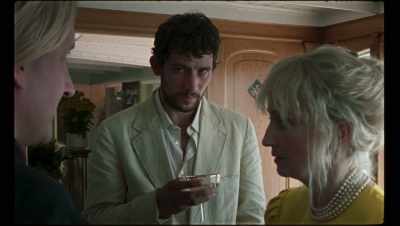 Excuse me, the Americans
want to talk to you. - La Chimera