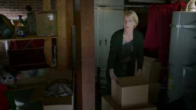- Excuse me?
- Trying to get rid - It’s Beginning to Look a Lot Like Murder