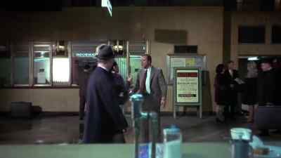 Excuse me.
Where... Where's
the ladies' room? - The Out of Towners