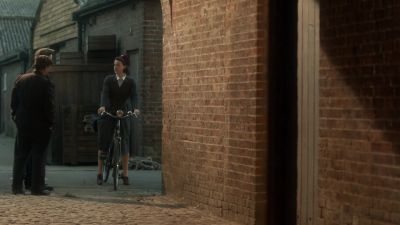Excuse me. Yes, love? - Call the Midwife