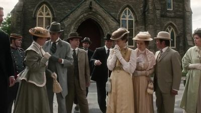 Excuse us. Police. Pardon me. - Murdoch Mysteries