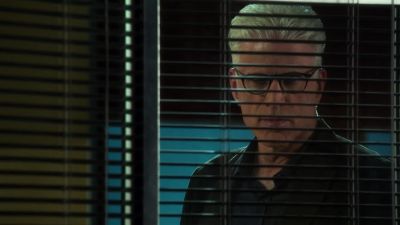 (exhales)
Got a fully loaded rape kit. - CSI: Crime Scene Investigation
