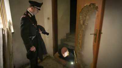 (exhales) - Ross Kemp: Mafia and Britain