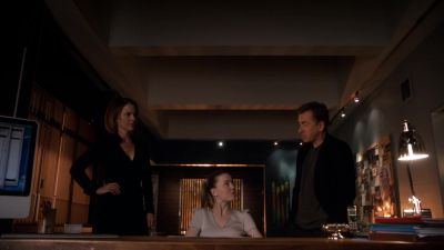 [ Exhales ]
We could be a good team. - Lie to Me