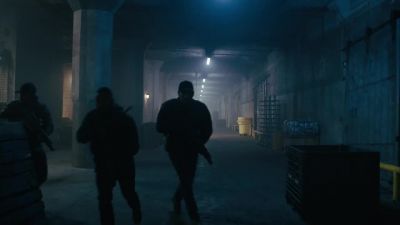 Exit's this way.
Come on. - SEAL Team