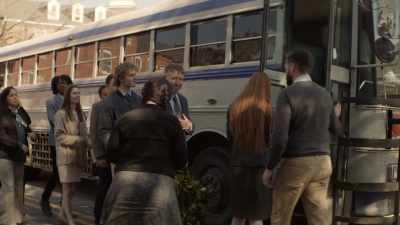 ♪ Expecting you to come there,
knowing ♪ - The Walking Dead: World Beyond