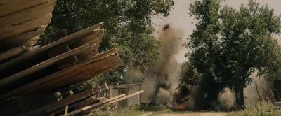 [explosion roaring] - Tulsa King