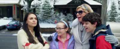 [explosion] - A Bad Moms Christmas
