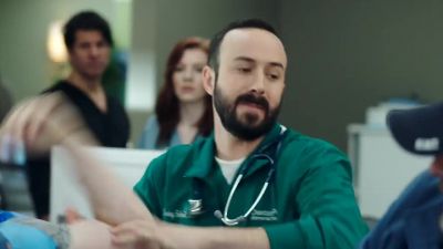 Eye station, now! - The Resident