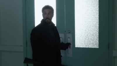 Eyes --
they've got human eyes. - Falling Skies