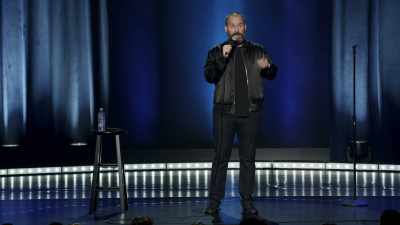 Fă-i ce vrei. Mi se rupe." - Tom Segura: Disgraceful