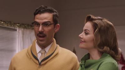 ♪ Fa, la, la, la, la, la,
la, la, la. ♪ - Happy Holidays from Cherry Lane