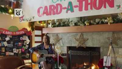 ♪ Fa la la la la, la la la la ♪ - Coyote Creek Christmas