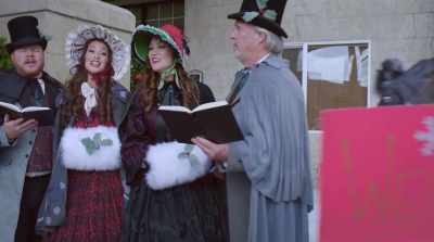 ♪ Fa la la la la
La la la la ♪ - Christmas Hotel