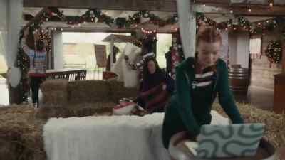♪ Fa-la-la ♪ - Happy Howlidays
