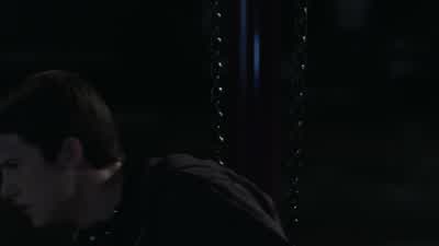 ♪ Face like the sun ♪ ♪ Walking on air... - 13 Reasons Why