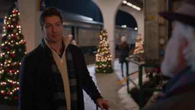 Faces do tend to look alike
in all the bustle - Santa Tell Me