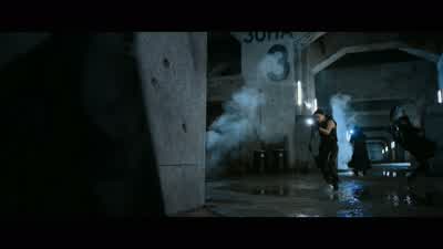 Fall back to the elevator! - Resident Evil: Retribution