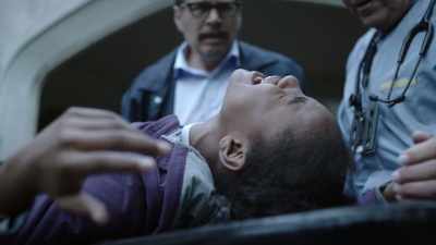 -FANNING: Amy will turn.
-CARTER: She's better off dead.
-(screaming) - The Passage