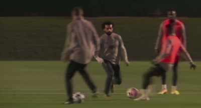 [FANS CHANT]:
Mo Salah, Mo Salah... - The End of the Storm