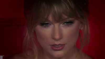 [fans cheering] - Taylor Swift vs Scooter Braun: Bad Blood