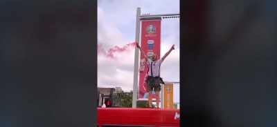 [fans cheering] - The Final: Attack on Wembley