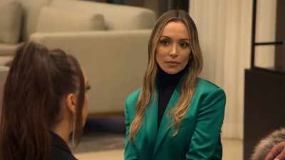 [Farrah] Something needs to change,
and I have a plan, - Buying Beverly Hills