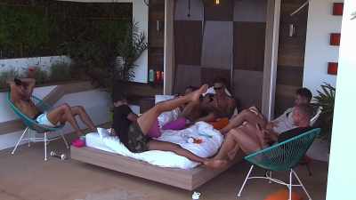 (FARTS) - Love Island