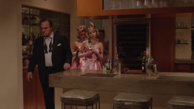 ♪ fast-paced jazz music ♪ - Twin Peaks